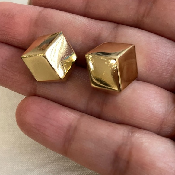 Chic Gold Cube Earrings - Picture 3 of 5